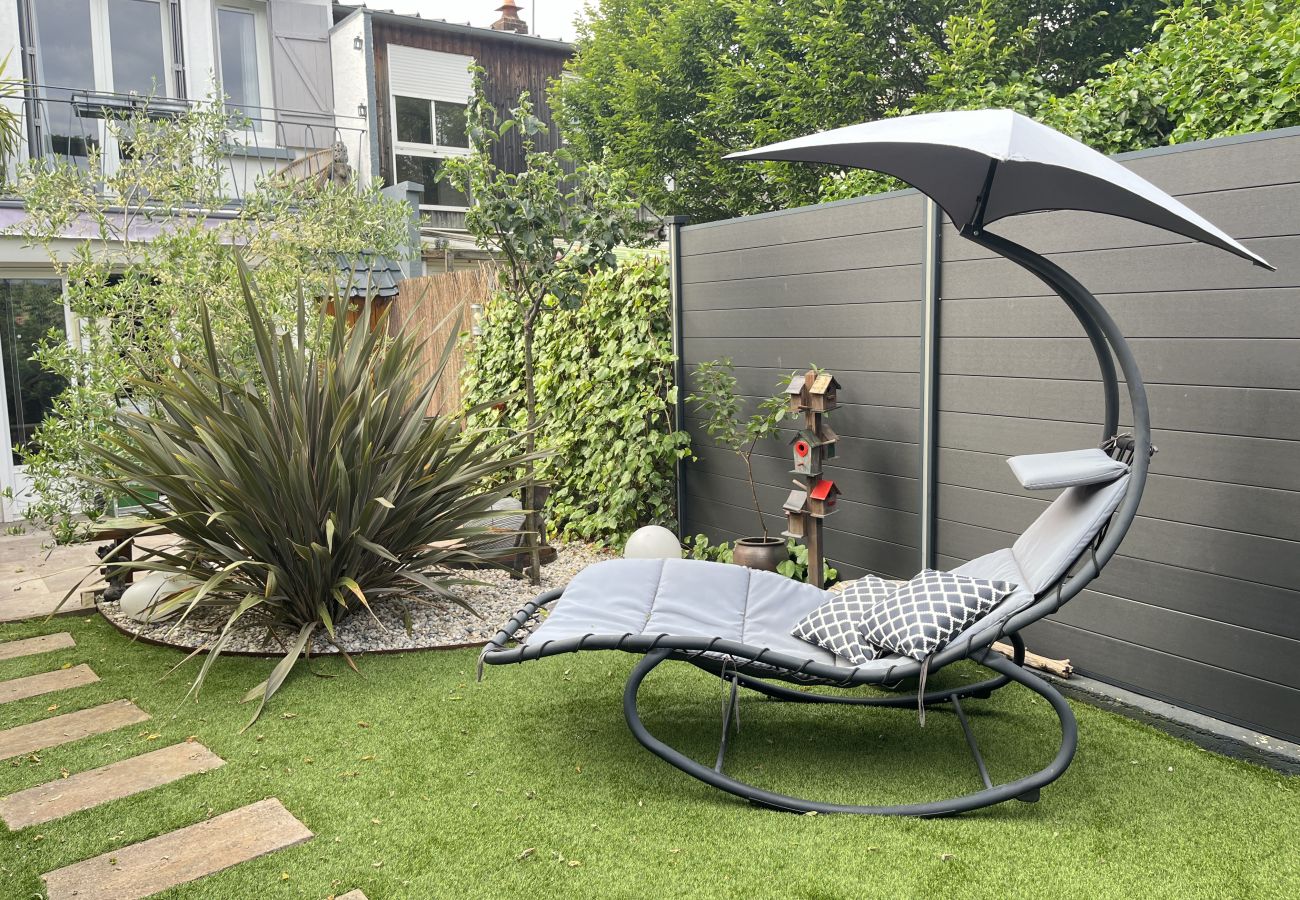 Garden with trees, integral fence, deckchairs