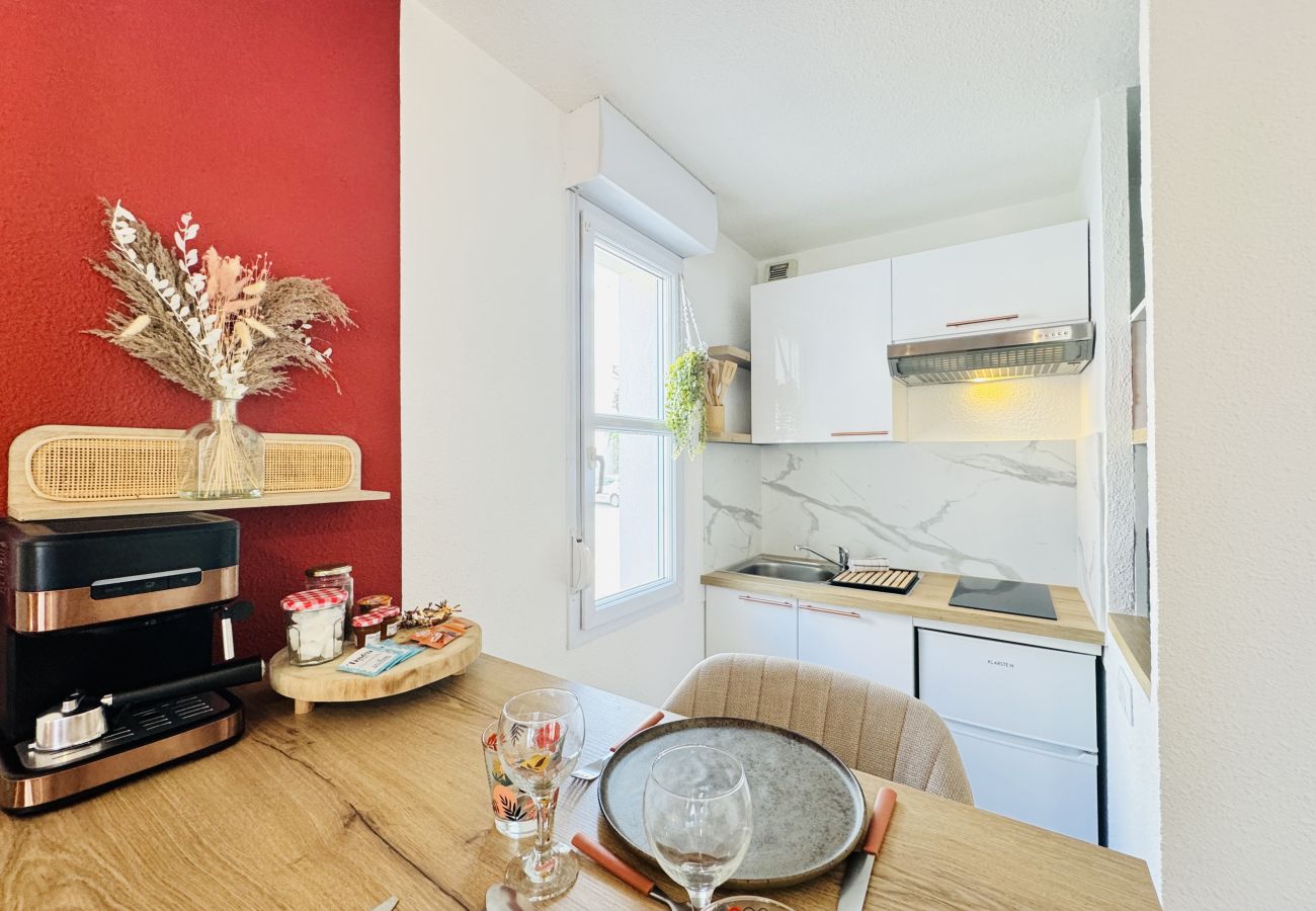 Dining area with kitchenette