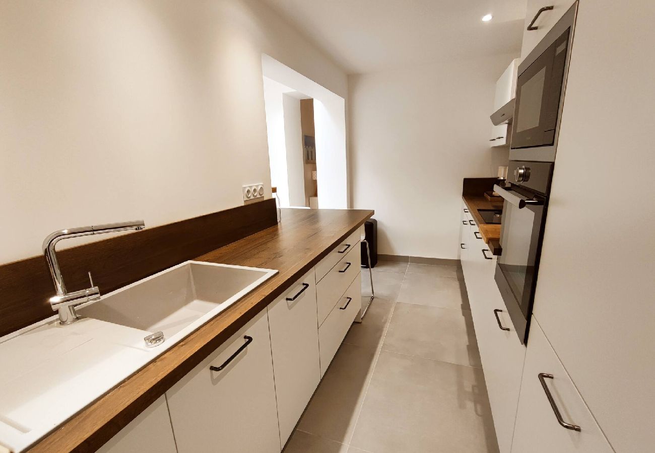 Kitchen, fitted, appliances 