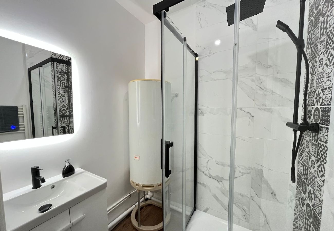 Shower, vanity unit, modern 