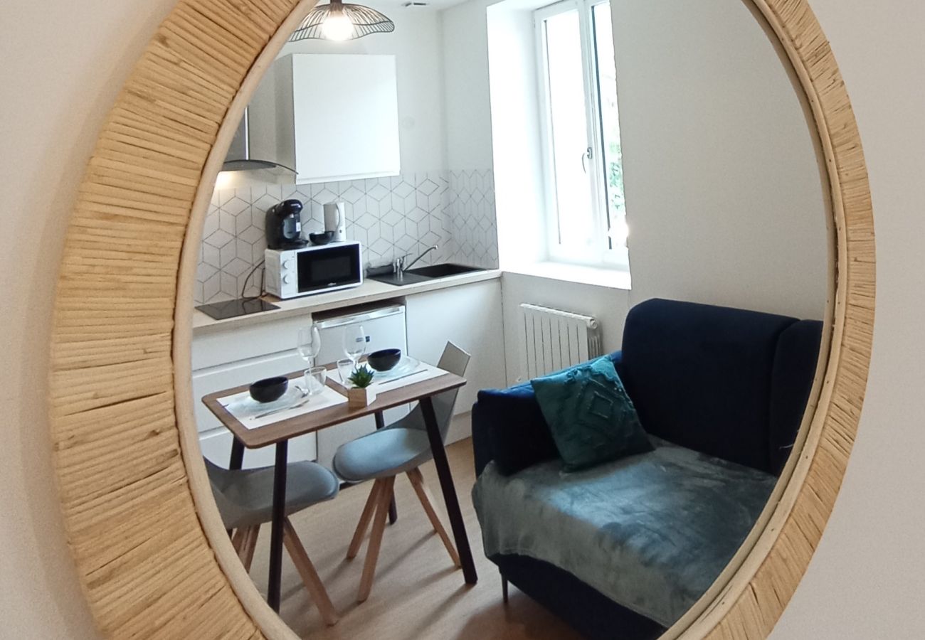 Living room, sofa bed, mirror