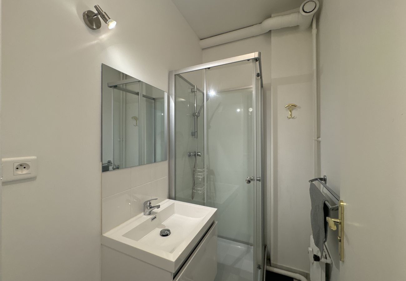 Shower room 2, shower, vanity unit 