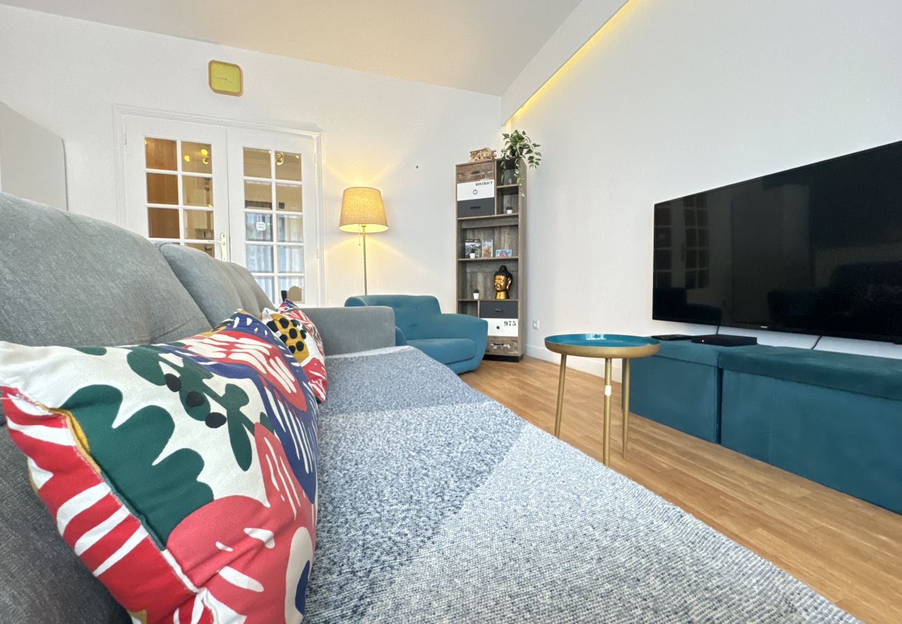 Living room, sofa, TV 