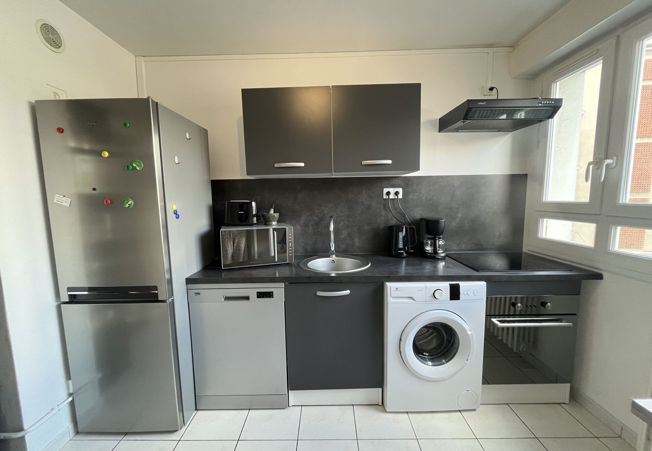 Fully-equipped kitchen, washing machine, dishwasher...