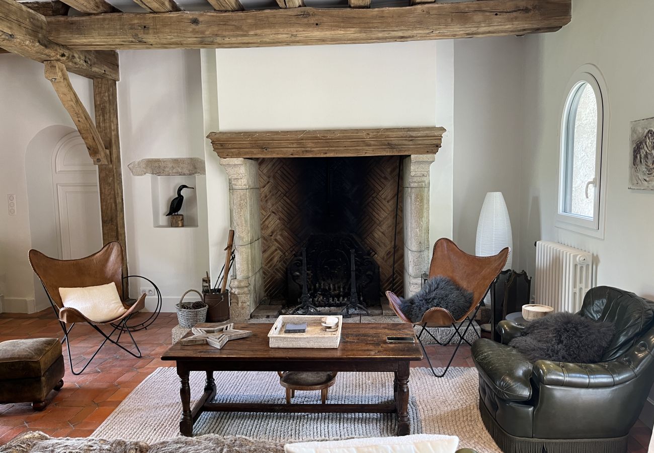 Living room, fireplace, sofa