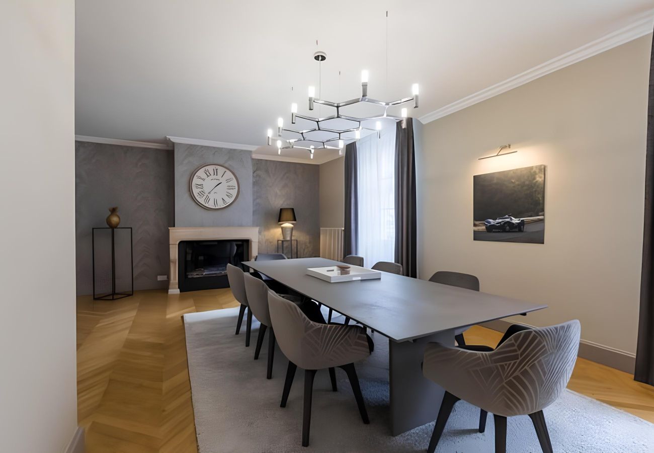 Dining room, fireplace, clock 