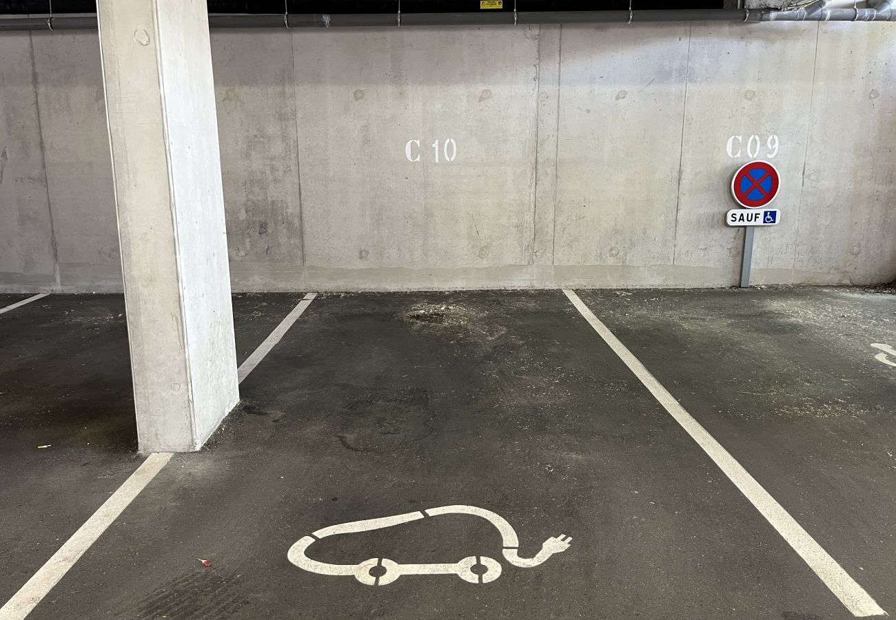 Secure car park with gate and barrier, private space, rare in Le Mans