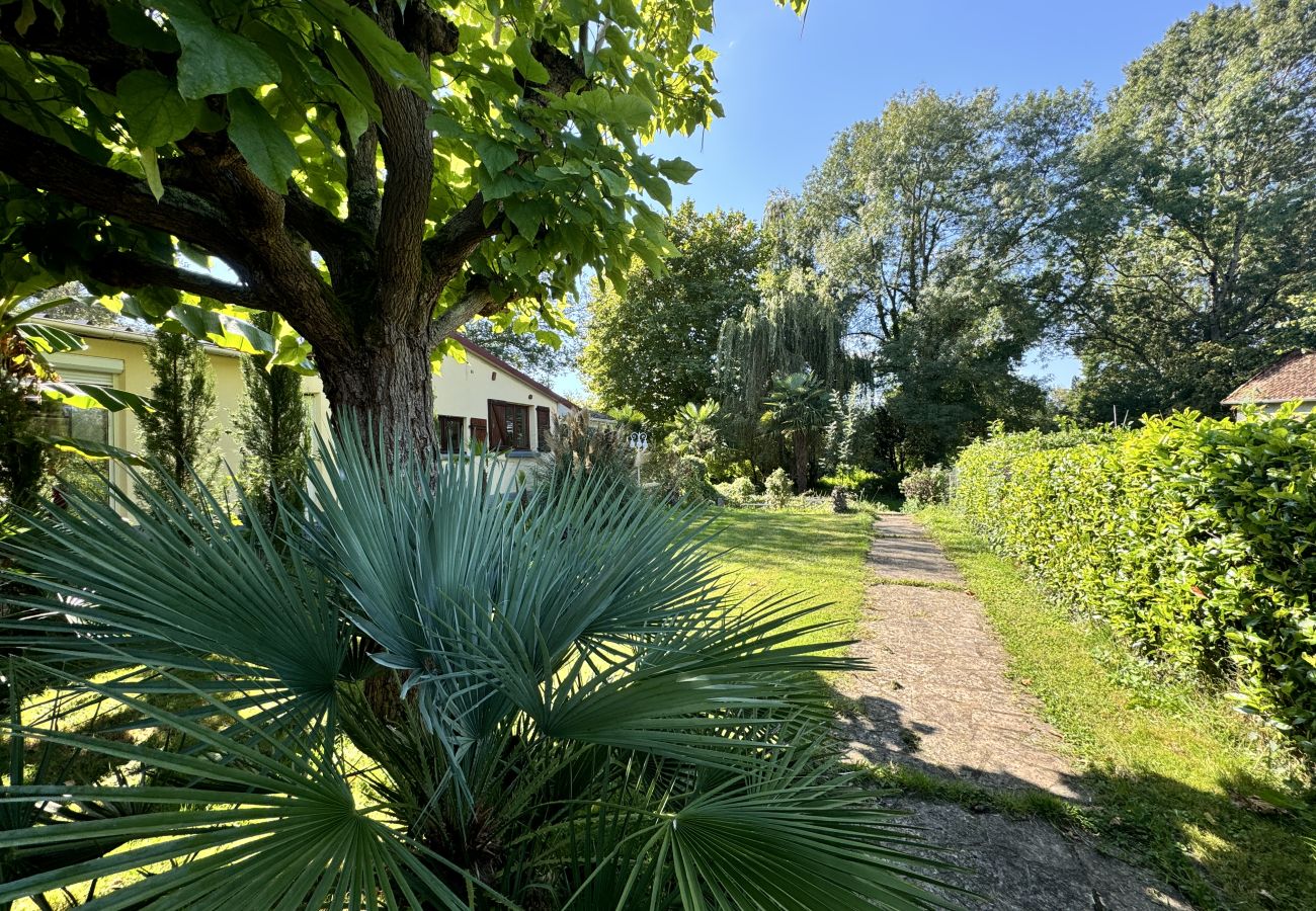 Garden close to L'Abbaye and the river. 