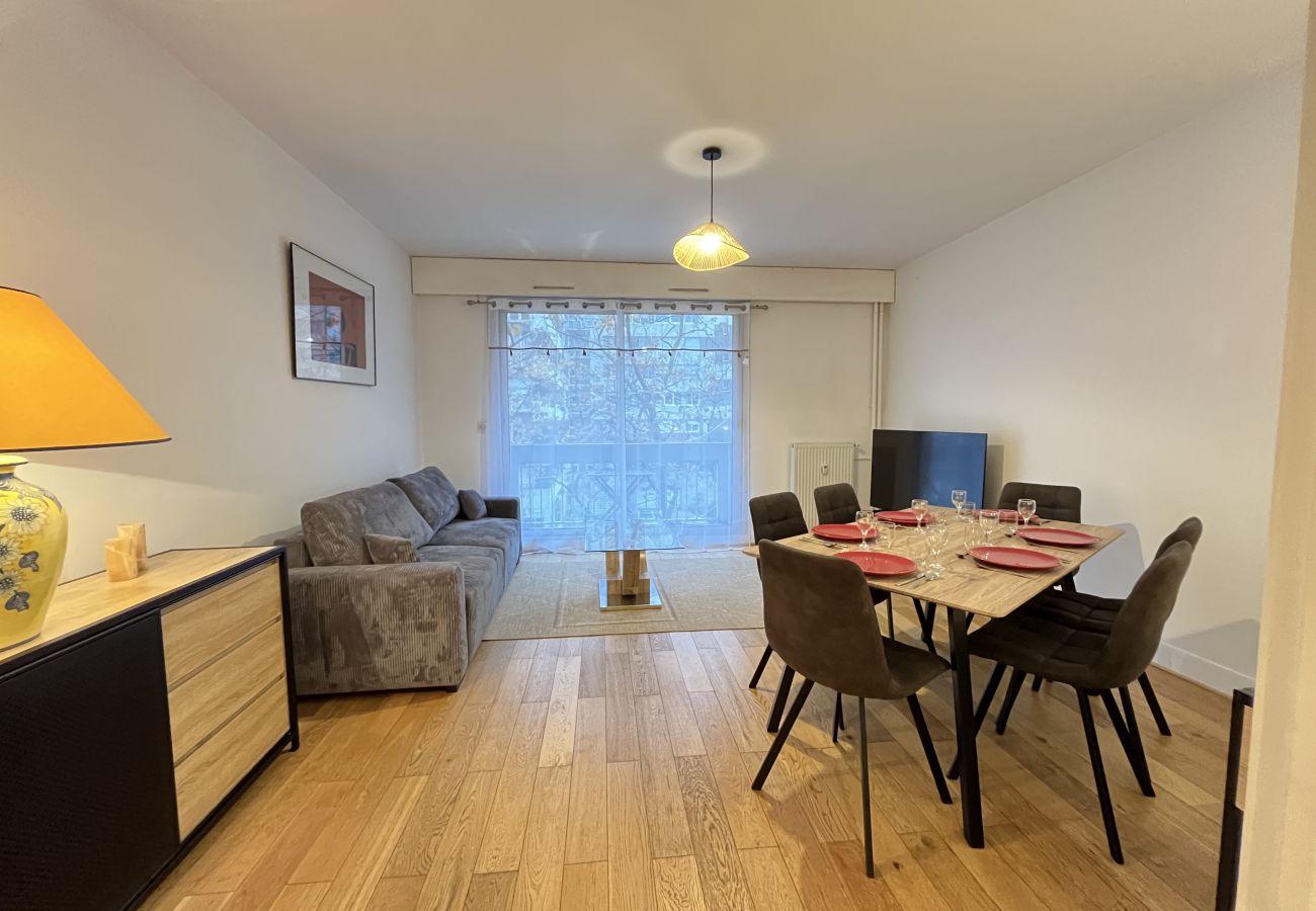 Dining room for 6 people. 