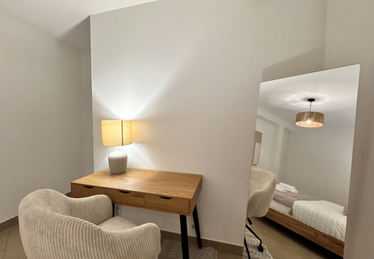 Rent by room in Arnage - Chambres Sakura - Villa Nausicäa - 8 p - Piscine