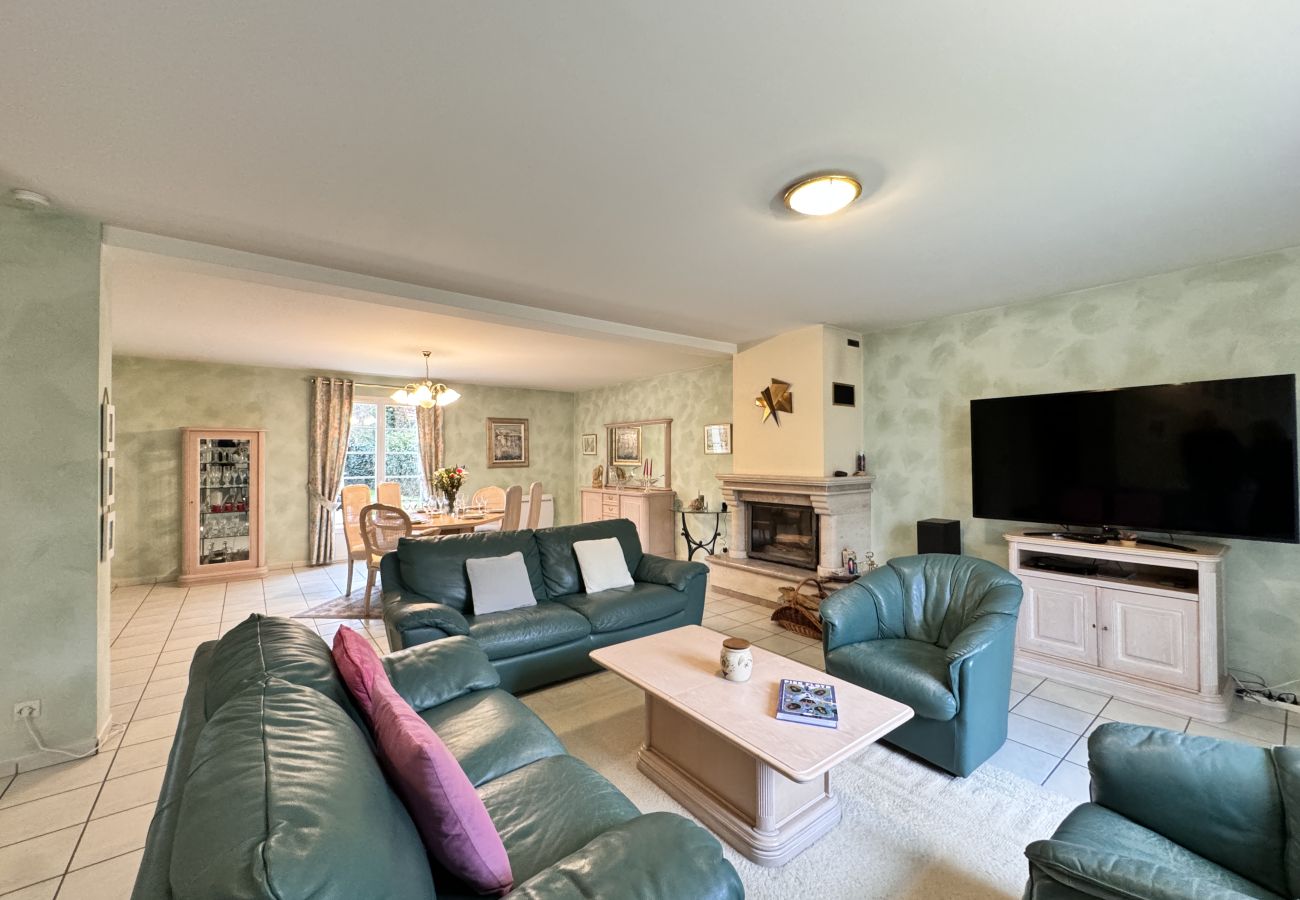 Living room with fireplace. 