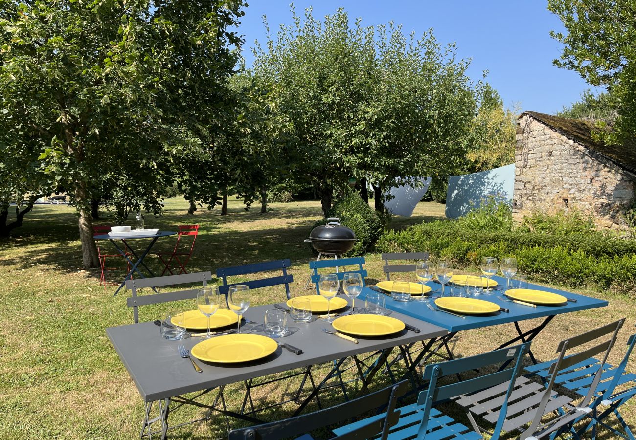 Maison à Domfront-en-Champagne - L'Oasis Familiale - piscine - parking - 10p