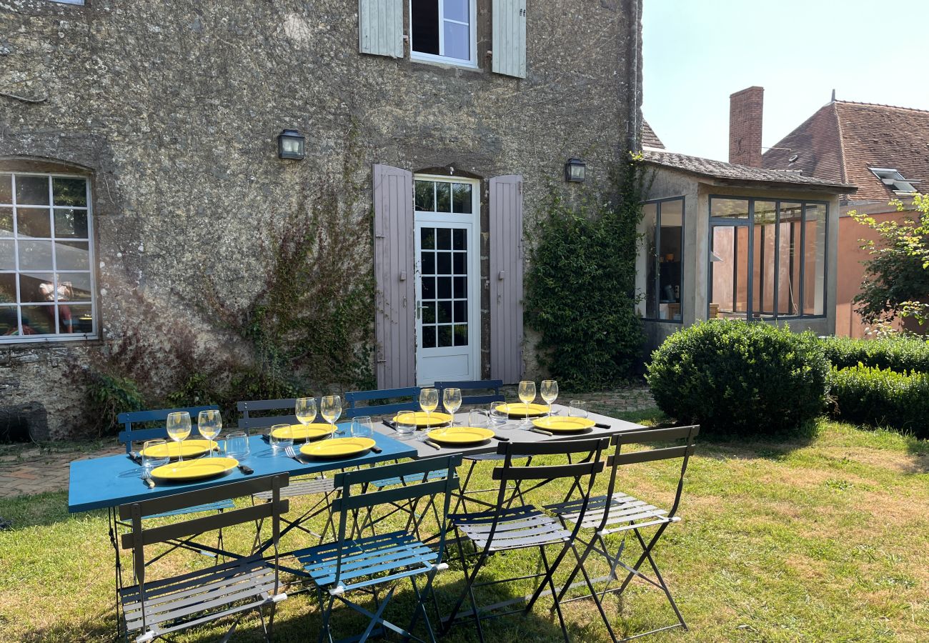 Maison à Domfront-en-Champagne - L'Oasis Familiale - piscine - parking - 10p