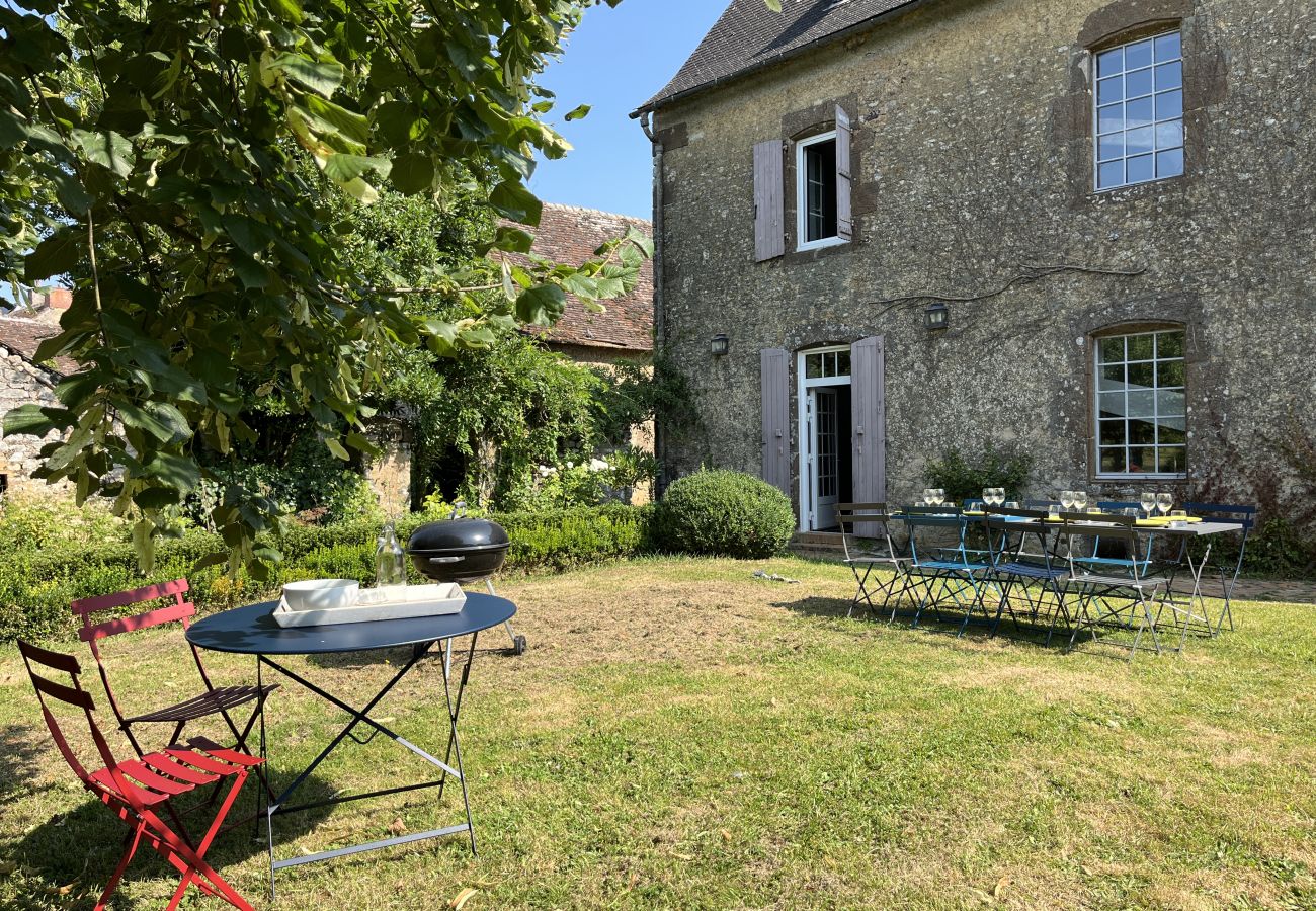 Maison à Domfront-en-Champagne - L'Oasis Familiale - piscine - parking - 10p